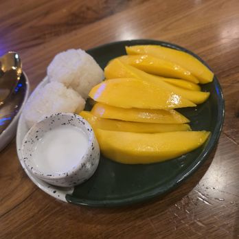 Me’Khun Delicacies - Mango sticky rice - Thai Near Me - Katy, Texas