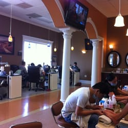 City Nails - Clean, modern decor