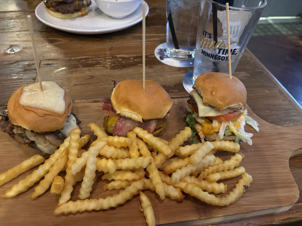 PAULY’S PUB AND GRILL Updated May 2024 16 Photos & 17 Reviews