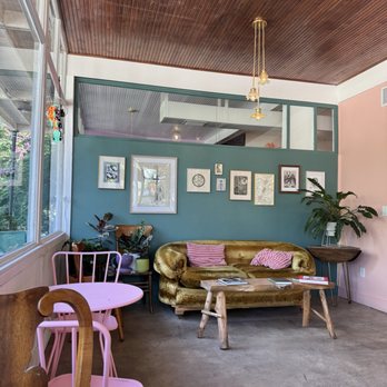 Elevenses - Seating area - Bakeries Near Me - Tampa Bay, Florida