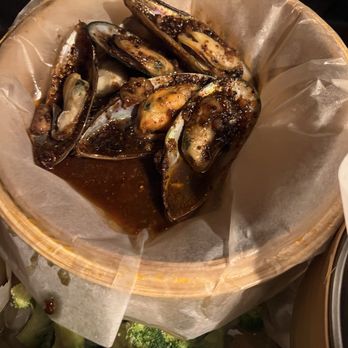 Crab House NYC - Mussels with oyster sauce - Buffets Near Me - New York, New York Crab House NYC - Mussels with oyster sauce - Buffets Near Me - New York, New York