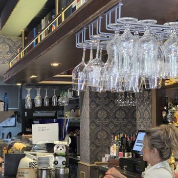 Cafe Bar Stop - Small bar and bartender - Restaurants Near Me - Barcelona, B Cafe Bar Stop - Small bar and bartender - Restaurants Near Me - Barcelona, B