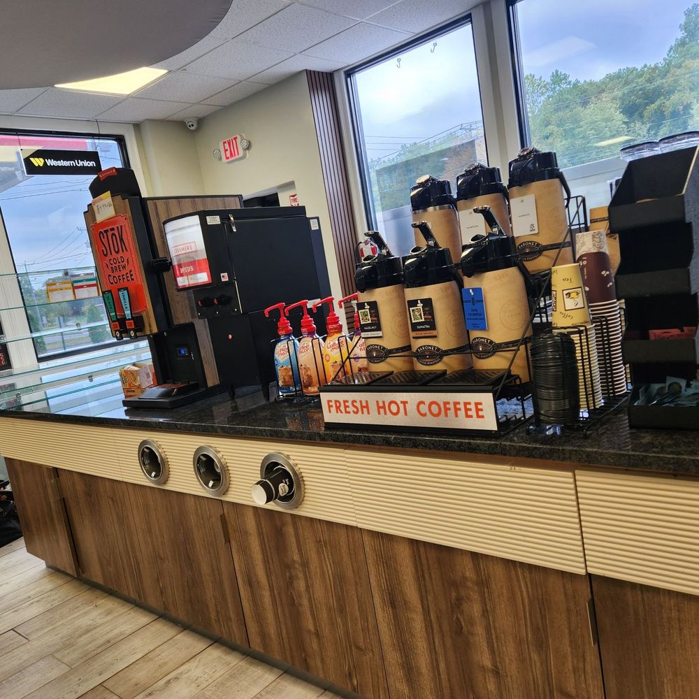 Bloomfield BreakPoint - Coffee station - Ice Cream & Frozen Yogurt Near Me - Bloomfield, Connecticut