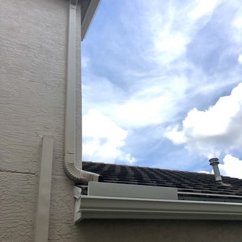Crown Seamless Gutters - Downspout on side of garage with flash pan - Gutter Services Near Me - West Palm Beach, Florida Crown Seamless Gutters - Downspout on side of garage with flash pan - Gutter Services Near Me - West Palm Beach, Florida
