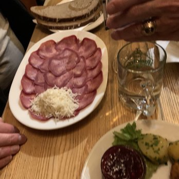 Zwölf Apostelkeller - Tongue - Wine Bars Near Me - Vienna, 9 Zwölf Apostelkeller - Tongue - Wine Bars Near Me - Vienna, 9