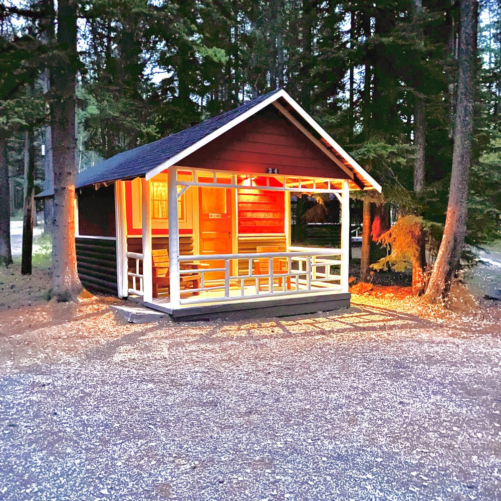 Johnston Canyon Lodge & Bungalows - Resorts Near Me - Banff, Alberta Johnston Canyon Lodge & Bungalows - Resorts Near Me - Banff, Alberta