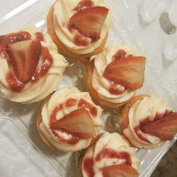 Sweetly Spoiled Treats - Ordered a dozen of these Strawberries Cupcakes for Thanksgiving dessert-lol. Delicious!