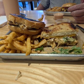 Morty's Cafe - Logan - Chicken sandwich - Burgers Near Me - Logan, Utah