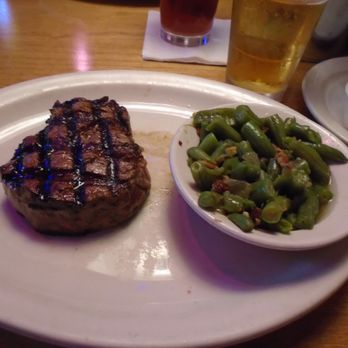 Texas Roadhouse - 8 Oz Dallas Filet, Green Beans (Not shown: Cup of Chili) - Barbeque Near Me - Ashburn, Virginia Texas Roadhouse - 8 Oz Dallas Filet, Green Beans (Not shown: Cup of Chili) - Barbeque Near Me - Ashburn, Virginia