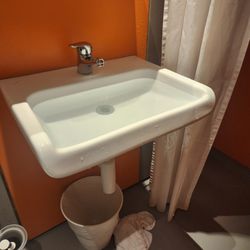 easyHotel - Broken plumbing