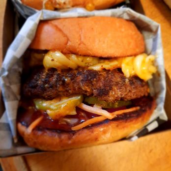 Patty Meets Bun - Bbq Mac n cheese burger - Food Trucks Near Me - Temple City, California