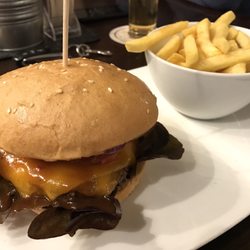 Lynchburg - Der Cheeseburger und die Pommes sind sensationell!