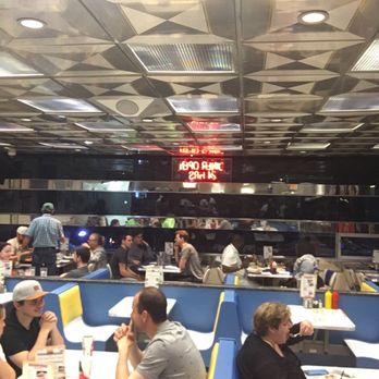 Bob & Edith's Diner - American Near Me - Arlington, Virginia
