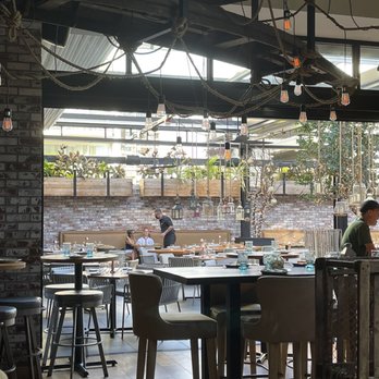 Herringbone Waikiki - Dining area - Seafood Near Me - Honolulu, Hawaii