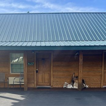 Bad Rock Bed & Breakfast - Cabin out back - Bed & Breakfast Near Me - Columbia Falls, Montana