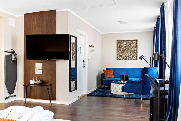 Hotel Savoy by null