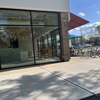 Chopt Creative Salad Co. - Simple but nice... love sitting outside and having my lunch, late lunch, here. - Salad Near Me - Princeton, New Jersey