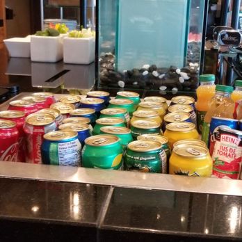 Hilton Quebec - Hilton Executive Lounge - Drinks for the guest - Hotels Near Me - Quebec City, Quebec Hilton Quebec - Hilton Executive Lounge - Drinks for the guest - Hotels Near Me - Quebec City, Quebec