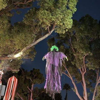 Burbank Clown House - The Humongous Cool Over the Top Spectacular Spooky Decorations - a Free Event @ The Burbank Clown House Halloween 2024 - Art Space Rentals Near Me - Burbank, California Burbank Clown House - The Humongous Cool Over the Top Spectacular Spooky Decorations - a Free Event @ The Burbank Clown House Halloween 2024 - Art Space Rentals Near Me - Burbank, California