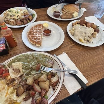 Mountain Oaks Cafe - American Near Me - Oakhurst, California Mountain Oaks Cafe - American Near Me - Oakhurst, California