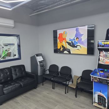 Speedy Auto Tint - The waiting room is great. You can't see it, but the have stools where you can work on your laptop if you have one. - Car Window Tinting Near Me - Bellflower, California