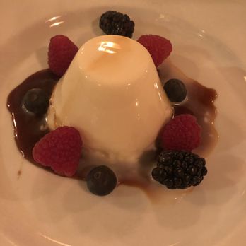 Il Solferino - Dessert: Panna Cota with berries - Lumbard Near Me - Milan, Michigan