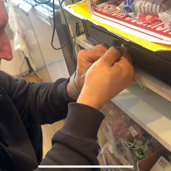 Northkey Locksmith - Professional locksmith helping a local business unlock a jammed cash register -- fast and reliable service! - Keys & Locksmiths Near Me - Vancouver, Washington Northkey Locksmith - Professional locksmith helping a local business unlock a jammed cash register -- fast and reliable service! - Keys & Locksmiths Near Me - Vancouver, Washington