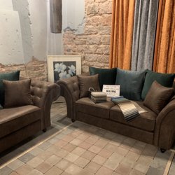 United Furniture - Chester sofa set