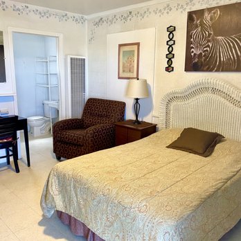 High Desert Lodge - Comfort and style, unique to each room - Hotels Near Me - Boron, California High Desert Lodge - Comfort and style, unique to each room - Hotels Near Me - Boron, California