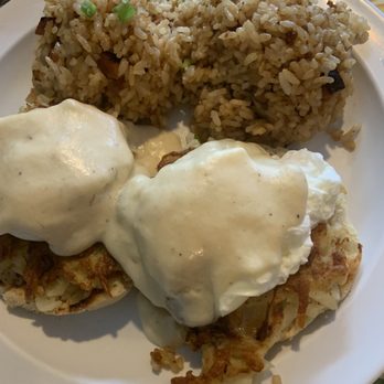808 Grindz Cafe - Crab Benedict with fried rice - Cafes Near Me - Lahaina, Hawaii