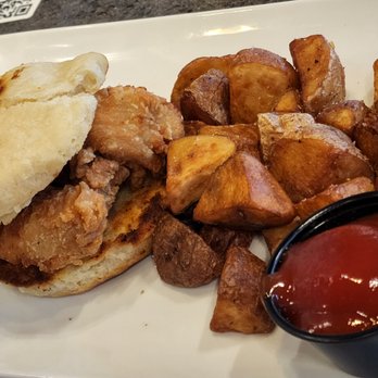 Grille District - Chicken and Biscuit - American Near Me - Arlington, Virginia