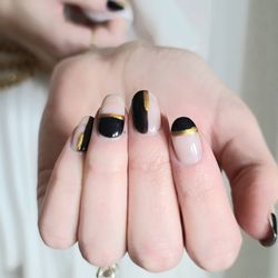 La Pomponnee - Gel manicure by Macie