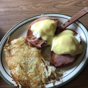 Elderberry Inn - Eggs Benedict with hash browns - Desserts Near Me - Seaside, Oregon Elderberry Inn - Eggs Benedict with hash browns - Desserts Near Me - Seaside, Oregon