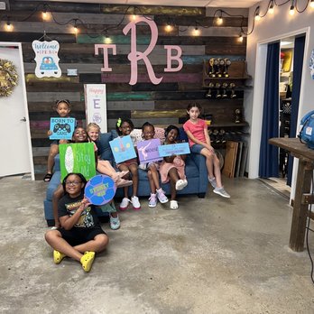 The Rustic Brush - The Woodlands - Paint & Sip Near Me - Conroe, Texas