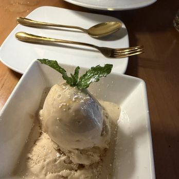 Leslie - Salted caramel ice cream - New American Near Me - New York, New York Leslie - Salted caramel ice cream - New American Near Me - New York, New York