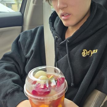 Unu Cafe - Wow so much fruit in this fruit tea! - Bubble Tea Near Me - Westminster, California