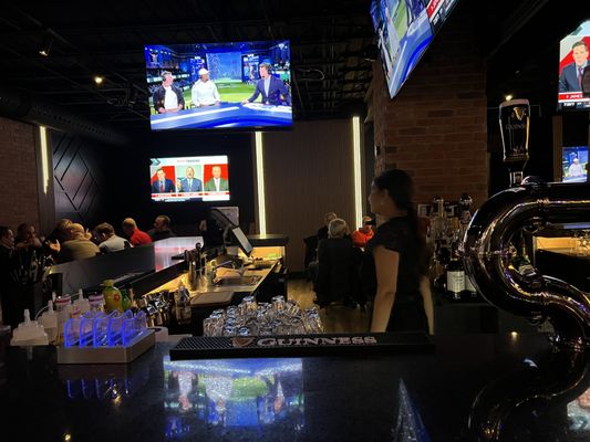 Carbon Bar and Grill by null