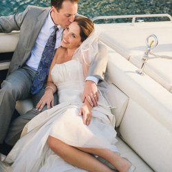 Kiss & Make Up - West shore cafe bride image by anniexphoto.com