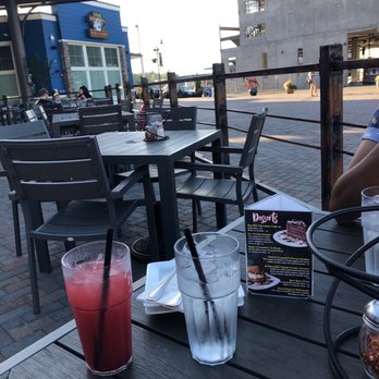 Farrelli's Pizza - Outdoor dining area - Pizza Near Me - Ruston, Washington