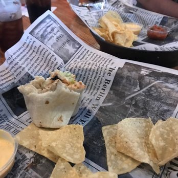 9th Inning Brews and Bites - Pretty good good .... poor guy making them was awesome but needs a helper can't be a little slow ... when you only have a hour for lunch. - American Near Me - Amarillo, Texas