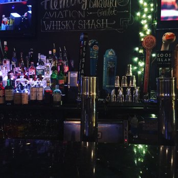 Smith & Kings - Cocktail Bars Near Me - Honolulu, Hawaii