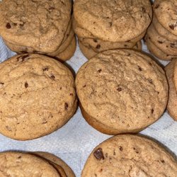 Enchanté Pâtisserie - Chocolate Chip Ice Cream Cookie
