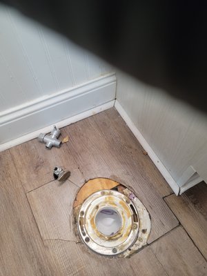 Mr.5 Handyman Service Logo