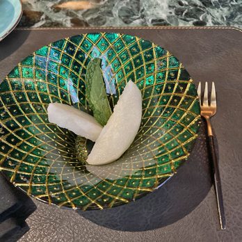 Lai Wah Heen - Complimentary Asian Pear slices - Dim Sum Near Me - Toronto, Ontario Lai Wah Heen - Complimentary Asian Pear slices - Dim Sum Near Me - Toronto, Ontario