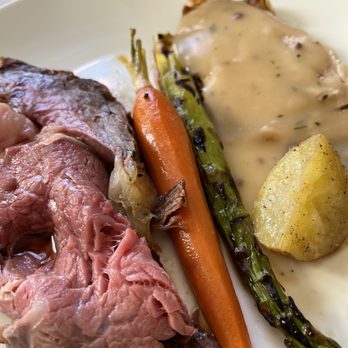 Orchids - Best prime rib and carved roast turkey with gravy and roasted veggies - Breakfast & Brunch Near Me - Honolulu, Hawaii Orchids - Best prime rib and carved roast turkey with gravy and roasted veggies - Breakfast & Brunch Near Me - Honolulu, Hawaii