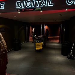 Tinseltown Grapevine - Cinemark - Theater 5