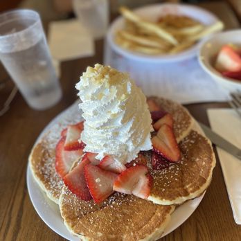 Eggs 'n Things - Fresh Strawberry Whipped Cream Pancakes - Breakfast & Brunch Near Me - Honolulu, Hawaii Eggs 'n Things - Fresh Strawberry Whipped Cream Pancakes - Breakfast & Brunch Near Me - Honolulu, Hawaii
