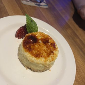 Yard House - Cheese Mini Cheesecake Br-l-e - New American Near Me - Troy, Michigan