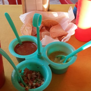 La Taqueria el Poblano - Pico de gallo, avocado and serrano salsa, chile de arbol salsa - Bars Near Me - Cancún, ROO La Taqueria el Poblano - Pico de gallo, avocado and serrano salsa, chile de arbol salsa - Bars Near Me - Cancún, ROO