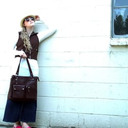 Auggie's Sheepskin Leather Goods and Gifts - Leather Purses from Paul and Taylor Leather